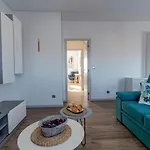 Downtown 1br W/ Balcony By Lovelystay Lägenhet