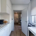 Downtown 1br W/ Balcony By Lovelystay * Oporto