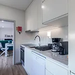 Downtown 1br W/ Balcony By Lovelystay Lägenhet