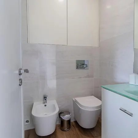 Downtown 1br W/ Balcony By Lovelystay Apartment Porto