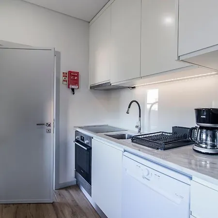 Downtown 1br W/ Balcony By Lovelystay