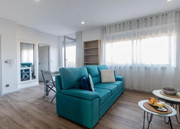 아파트 Downtown 1br W/ Balcony By Lovelystay 포르투