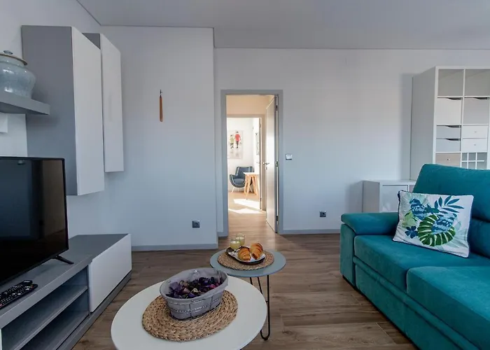 Downtown 1br W/ Balcony By Lovelystay 아파트