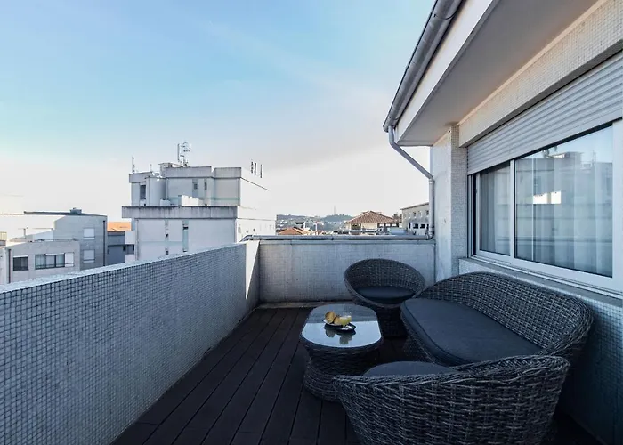 Downtown 1br W/ Balcony By Lovelystay