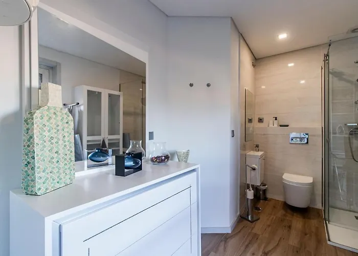 Downtown 1br W/ Balcony By Lovelystay 아파트 *