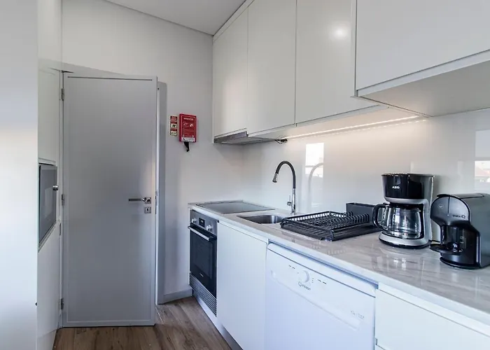 Downtown 1br W/ Balcony By Lovelystay