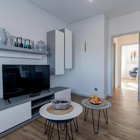 Apartment Downtown 1br W/ Balcony By Lovelystay Porto